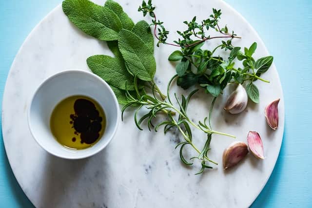 balsamic oil and herbs