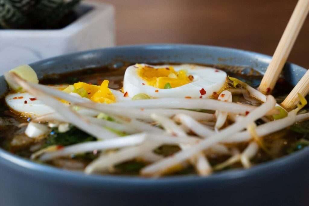bean sprouts in Raman
