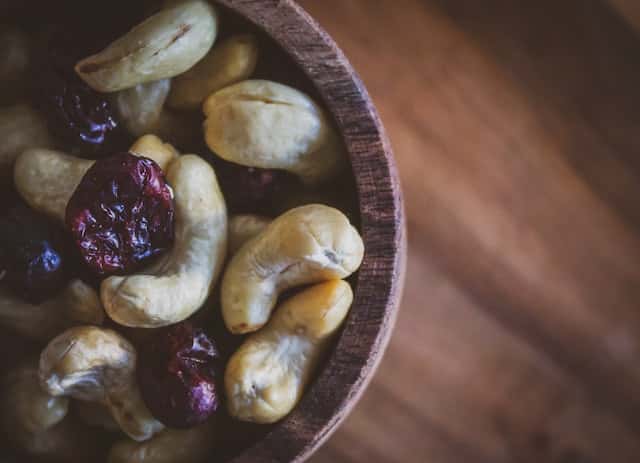 cashew nuts and dry cranberries