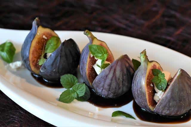 figs, balsamic vinegar, mozzarella and basil