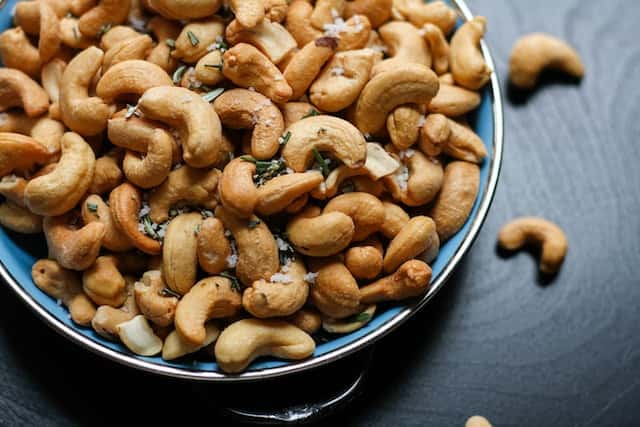 roast cashew nuts in rosemary and sea salt