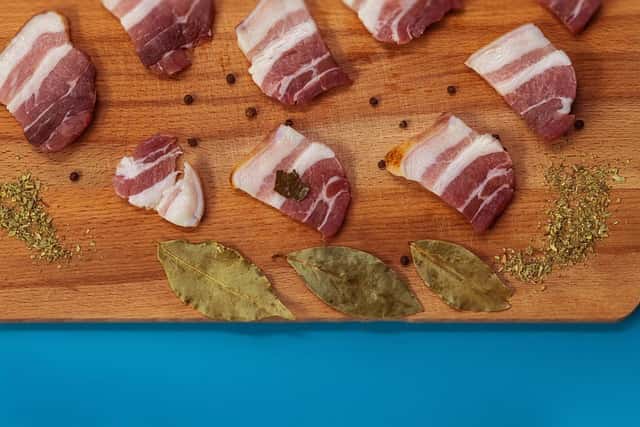 bay leaves, bacon and spices