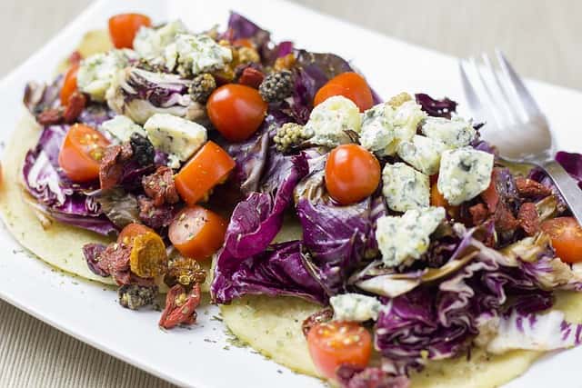 blue cheese, red cabbages, tomato and seeds salad