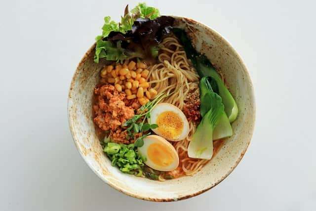 egg and vegetable noodle ramen