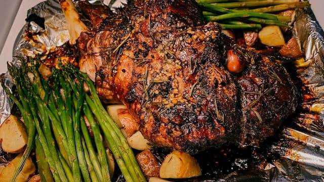 roast lamb with potato and asparagus spears