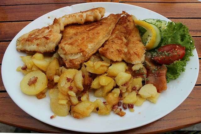 Plaice fillets with potato, bacon and side salad