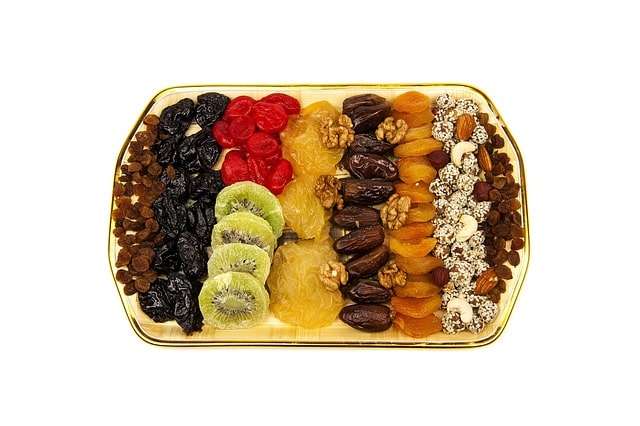 Raisins, dry fruits and nuts plater