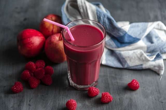 Raspberry and apples smoothie