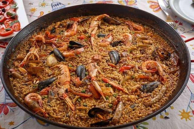 Rice and seafood Paella