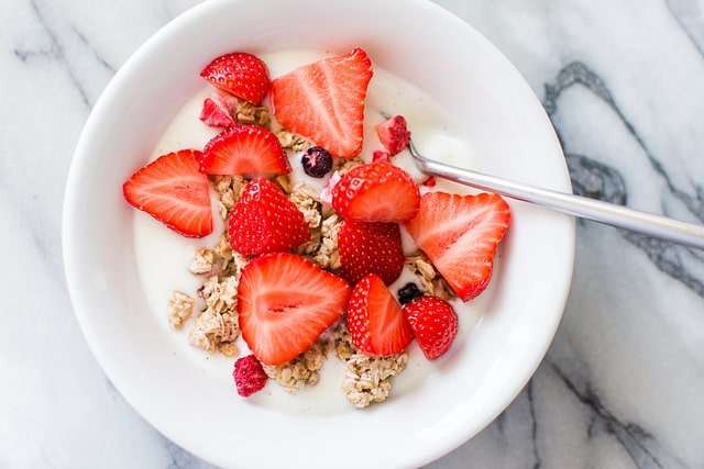 Strawberry muesli breakfast bowl