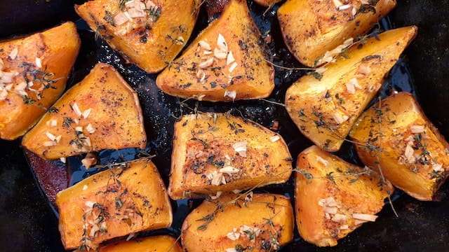 Roast pumpkin with thyme and garlic
