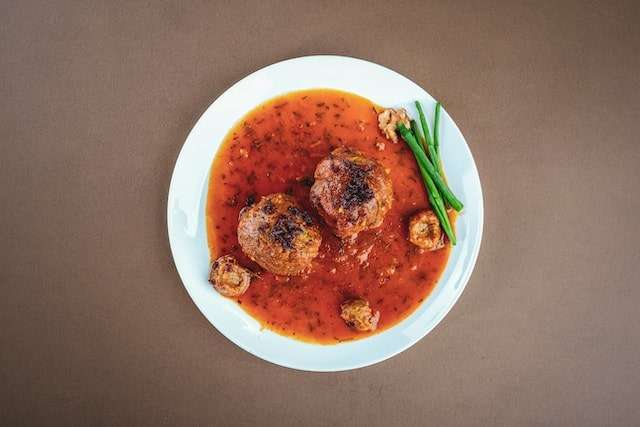 Meatballs in a tomato and tarragon sauce